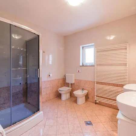 ヴィラ Roko ノヴィ・ヴィノドロスキー